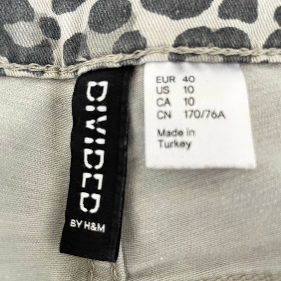 H&M Divided Leopard Print Straight Leg Jeans Size 10 - Picture 8 of 11